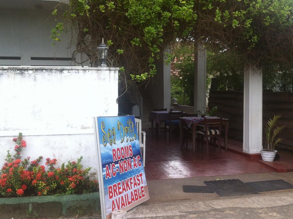Sea Drift Hotel Negombo Esterno foto